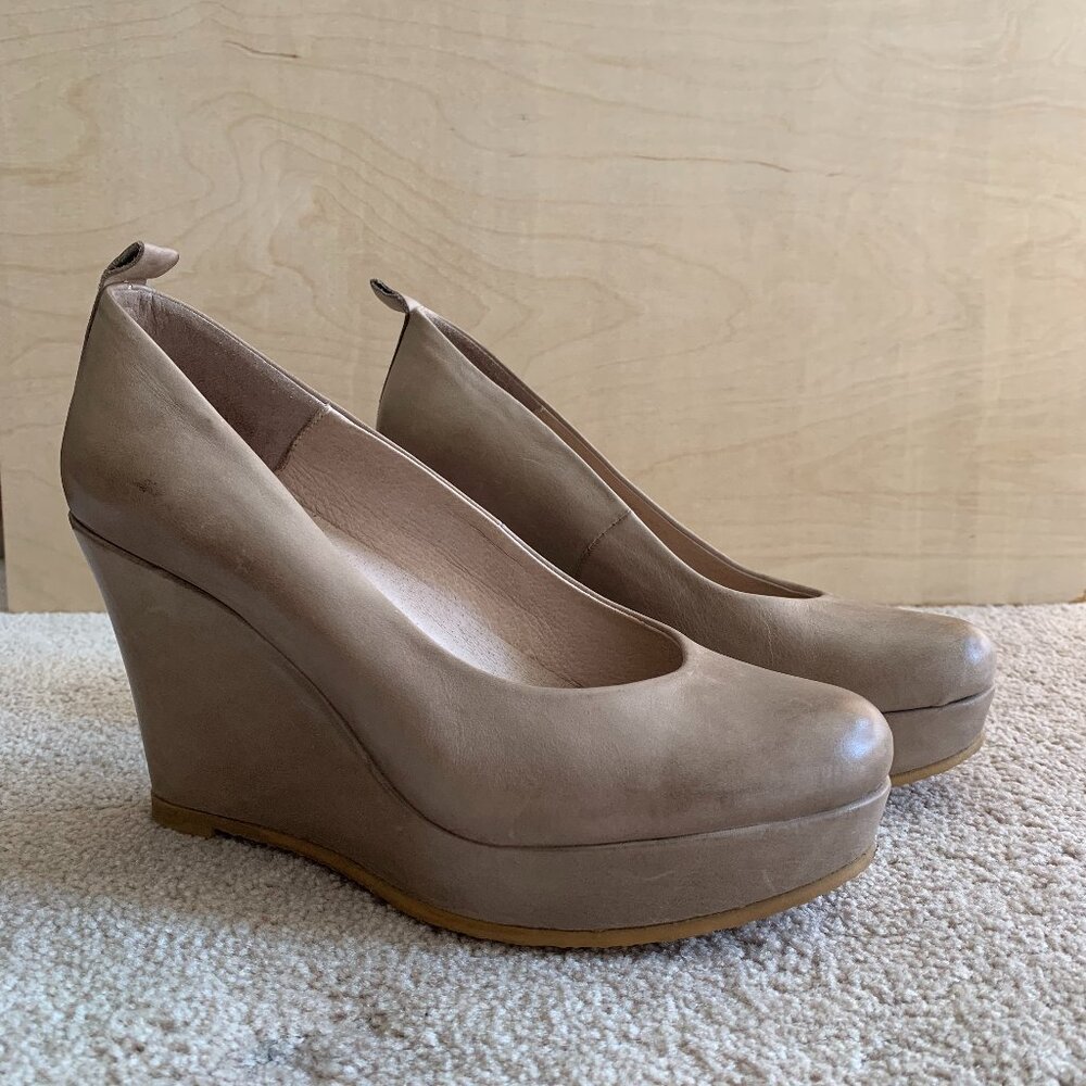 HIBOU - Tan leather wedges